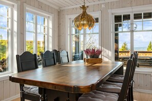 Dining - Spacious Family Cabin with Jacuzzi (Nord-Aurdal)