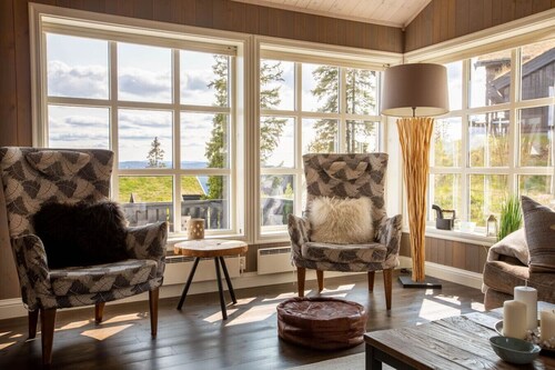 Mountain Cabin in Valdres with Fireplace | Classic and Cozy Style