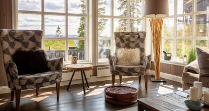 Mountain Cabin in Valdres with Fireplace | Classic and Cozy Style