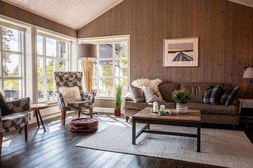 Mountain Cabin in Valdres with Fireplace | Classic and Cozy Style