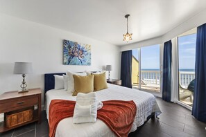 3 bedrooms, desk, WiFi, bed sheets - Oceanfront luxury penthouse suite with access to two pools (Folly Beach)