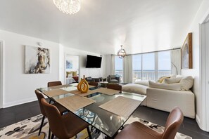 Dining - Oceanfront luxury penthouse suite with access to two pools (Folly Beach)