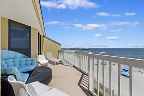 Property grounds - Oceanfront luxury penthouse suite with access to two pools (Folly Beach)