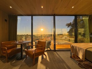 1 bedroom, bed sheets