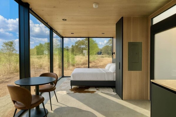 1 bedroom, bed sheets