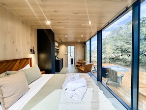 1 bedroom, bed sheets