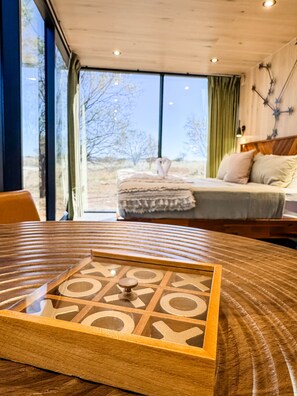 1 bedroom, bed sheets