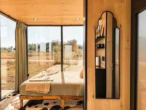 1 bedroom, bed sheets