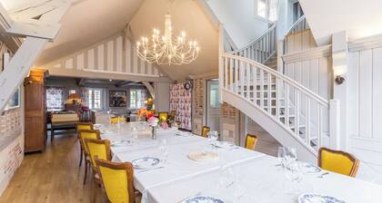 Spacious cottage with spa and swimming pool near Honfleur, Normandy