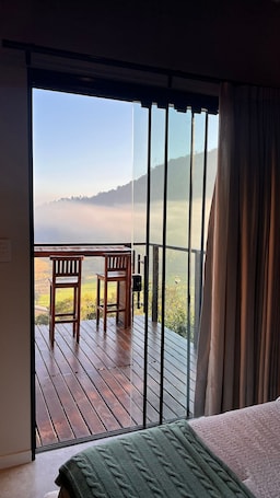 Wolves' Refuge 02 - Hot Tub - Leoberto Leal - SC | Premium bedding, individually decorated, individually furnished, desk