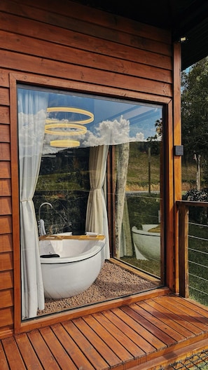 Wolves' Refuge 02 - Hot Tub - Leoberto Leal - SC | Private spa tub