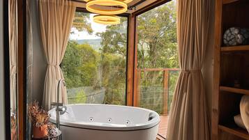 Refúgio dos Lobos 02 - Banheira de Hidromassagem - Leoberto Leal - SC | Banheira de hidromassagem particular