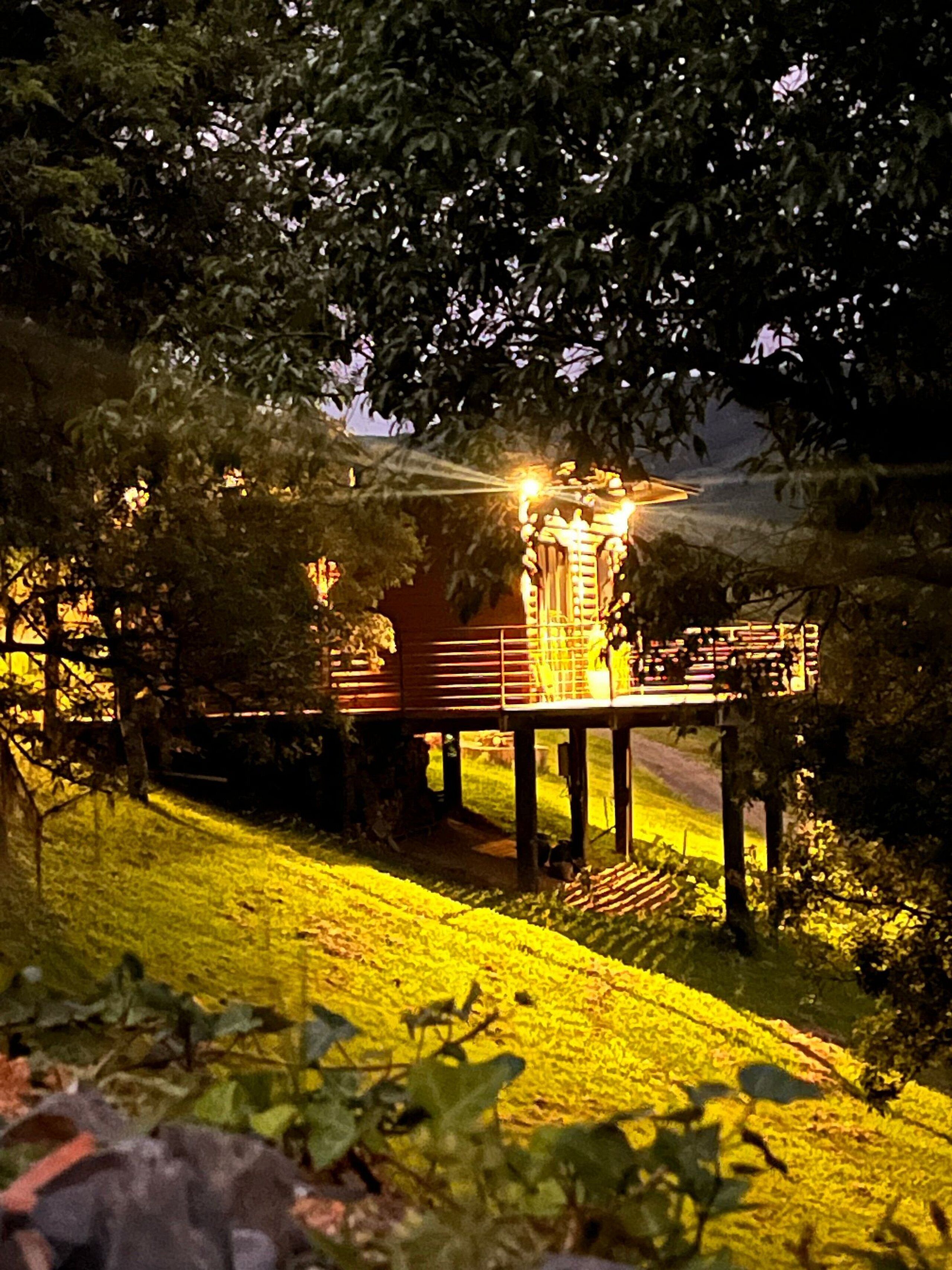 Fassade der Unterkunft – Abend/Nacht