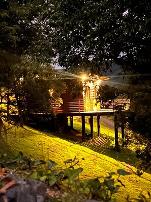 Façade de l’hébergement - soirée/nuit