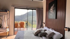 Cabana Deluxe, banyera d'hidromassatge | Roba de llit d'alta qualitat i decoració individual 