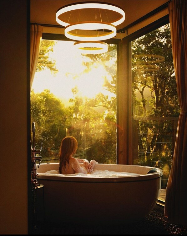 Presidential Cabin, Jetted Tub | Private spa tub