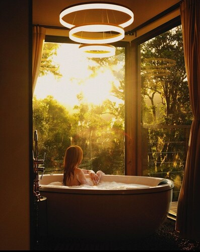 Refúgio dos Lobos com Banheira de Hidromassagem ao Lado de Alfredo Wagner - SC