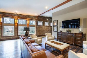 Televisio, stereot, työhuone