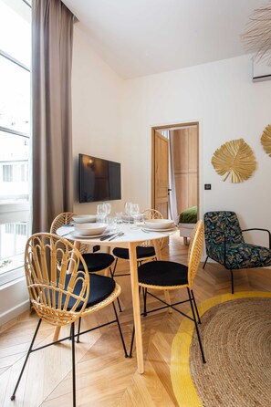 Apartment | Dining