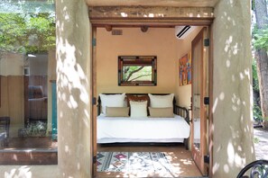 4 bedrooms, iron/ironing board, WiFi, bed sheets - Luxury Historic Home • Gardens • Walk to Town • Hot Tub (Santa Fe)