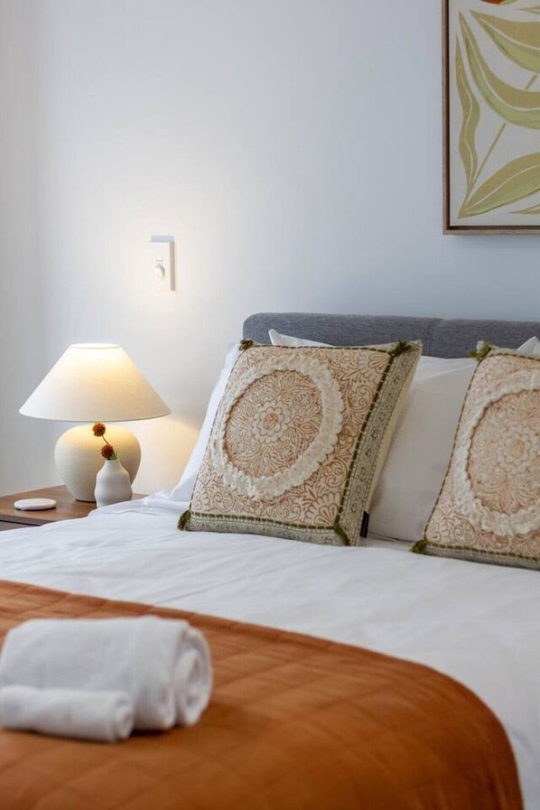 Iron/ironing board, free WiFi, bed sheets