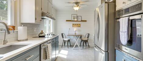 Fridge, microwave, stovetop, dishwasher