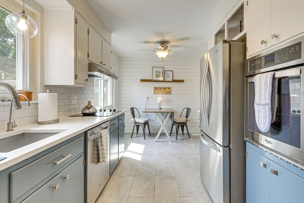 Fridge, microwave, stovetop, dishwasher