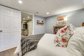 2 bedrooms, iron/ironing board, Internet, bed sheets