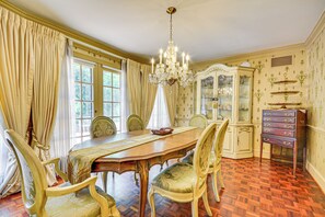 Dining - 2 Mi to Main St Thomasville: Family Home w/ Games (Thomasville)