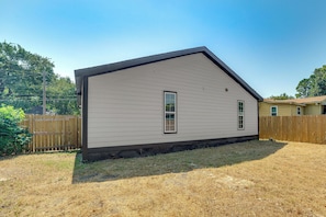 Exterior - Fenced-In Yard: Home < 5 Mi to Dtwn Dallas! (Dallas)