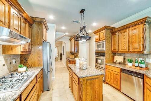 Relax Fireside: Sunnyvale Family Home w/ Yard