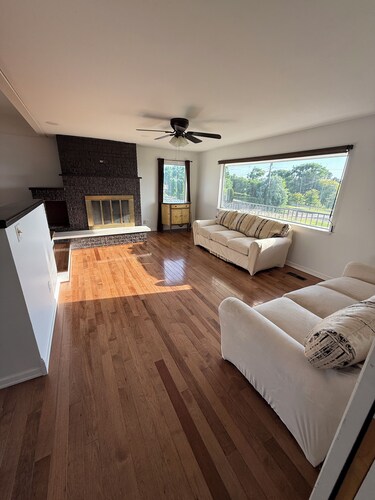 Spacious 3-bedroom Lakeview Home Centrally Located in Quiet Neighborhood