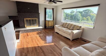 Spacious 3-bedroom Lakeview Home Centrally Located in Quiet Neighborhood