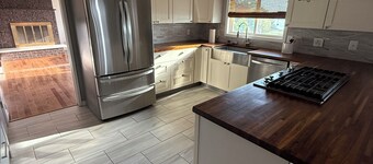 Spacious 3-bedroom Lakeview Home Centrally Located in Quiet Neighborhood