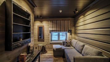 Superior Double Room, City View | Living area