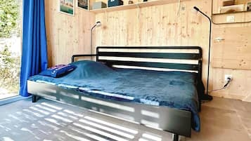 1 slaapkamer, een strijkplank/strijkijzer, gratis wifi, beddengoed