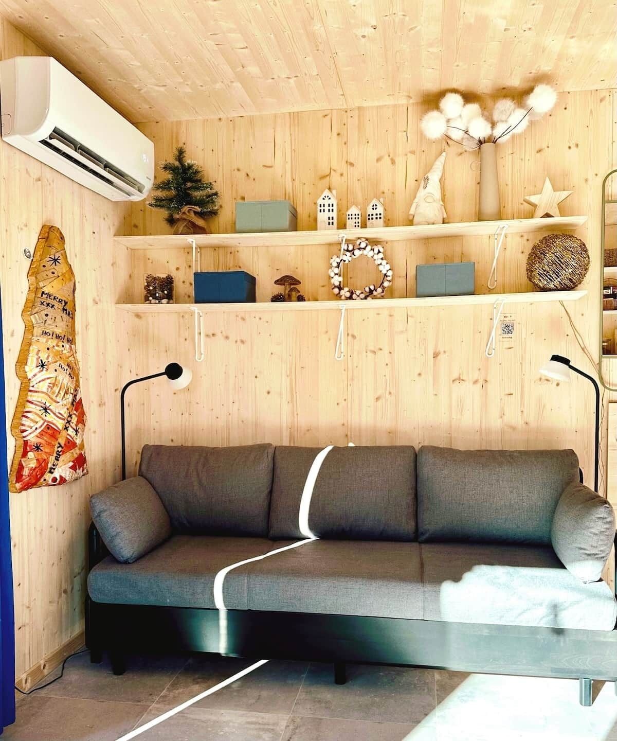 Smart TV, table tennis, books