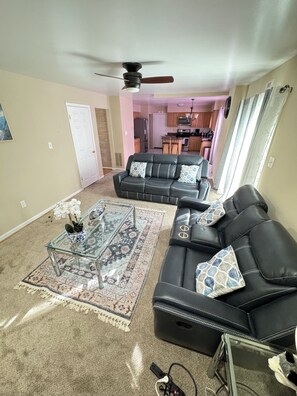 Living area - The House at Lake Arbor (Bowie)