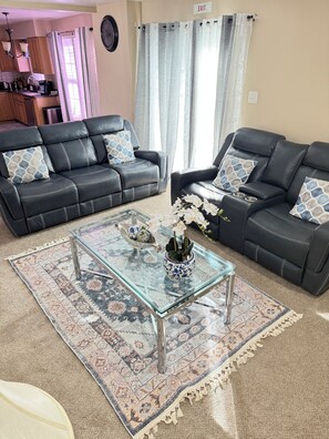 Living area - The House at Lake Arbor (Bowie)