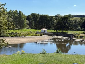 Property grounds - "Romantic time-out at the weir - café and nature right on the doorstep" (Frankenberg/Sa.)