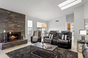 Interior - 3BR Spacious Scottsdale Home w/ Hot Tub & Pool! (Scottsdale)