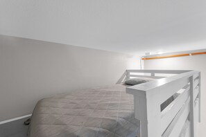 WiFi, bed sheets