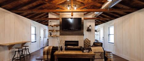 Smart TV, fireplace