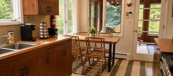 Ledge House Vintage Retreat | Hot Tub & Fire Pit