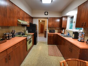 Fridge, microwave, oven, coffee/tea maker