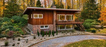 Ledge House Vintage Retreat | Hot Tub & Fire Pit