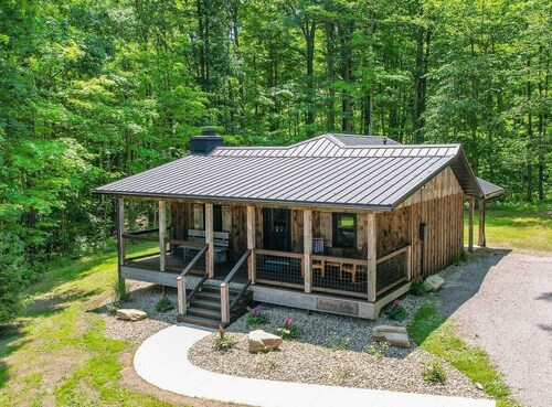 Cozy Rustic Cabin w/ Hot Tub & Scenic Trails in Ohio’s Wine Country