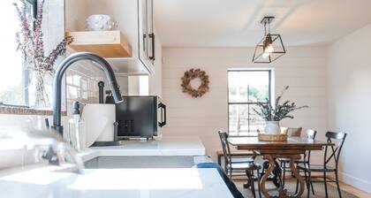 Modern Farmhouse w/ Hot Tub, Lake Views & Scenic Trails in Ohio Wine Country