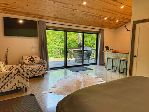 Cozy Woodside Cabins w/ Hot Tub, Private Deck & Scenic Trails in Wine Country