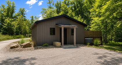 Romantic Woodside Cabin | Hot Tub & Fire Pit